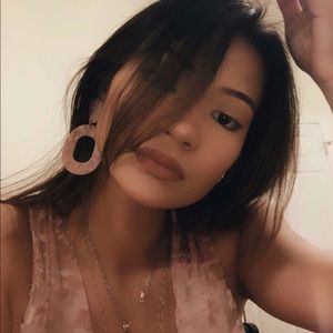 Meet your Posher, Claire